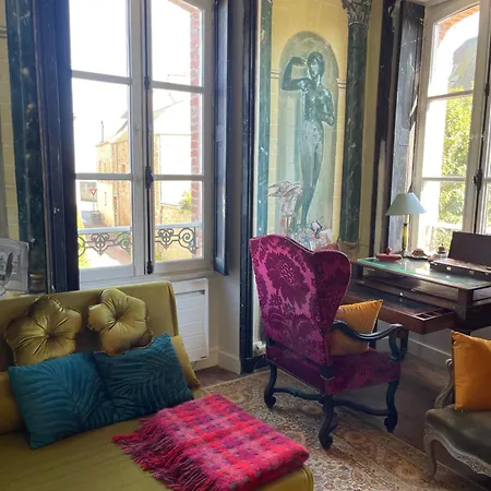 Holiday home Le Jardin Secret Du Dr Papertian *